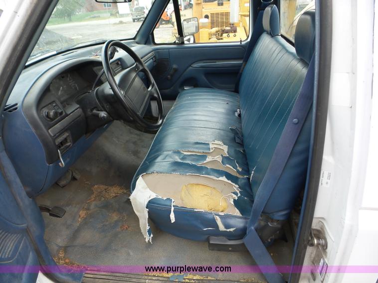 image for item AG9498 1995 Ford F150 pickup truck