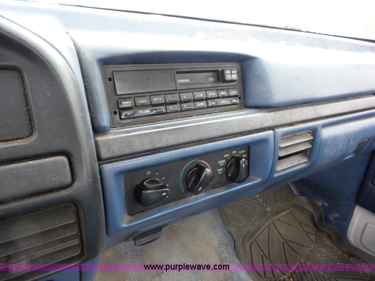 image for item AG9498 1995 Ford F150 pickup truck