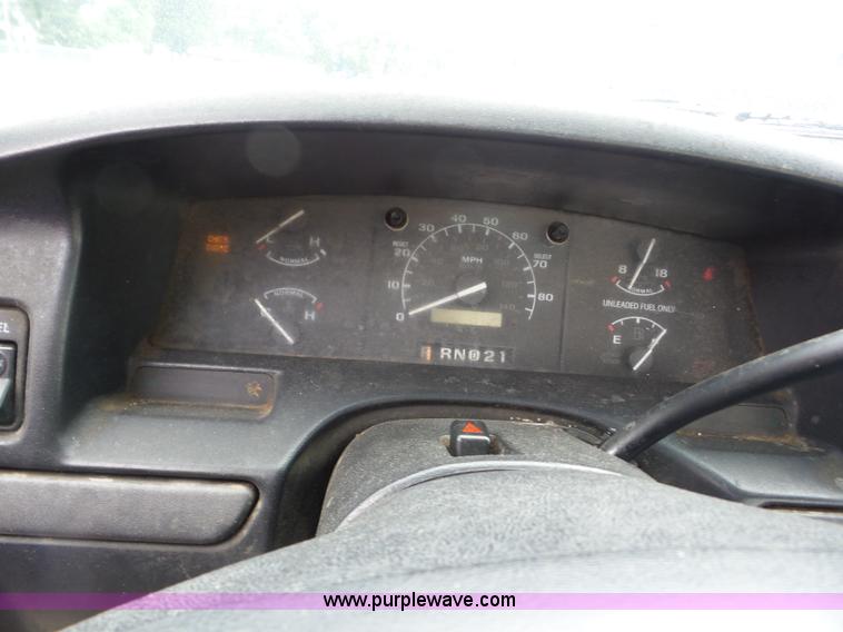 image for item AG9498 1995 Ford F150 pickup truck