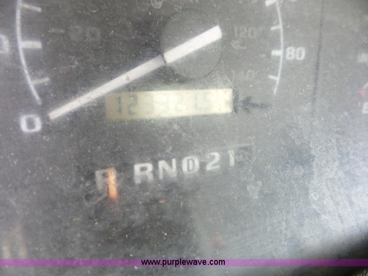 image for item AG9498 1995 Ford F150 pickup truck