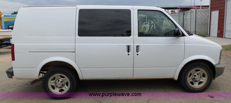image for item AP9367 2004 Chevrolet Astro Extended Cargo van