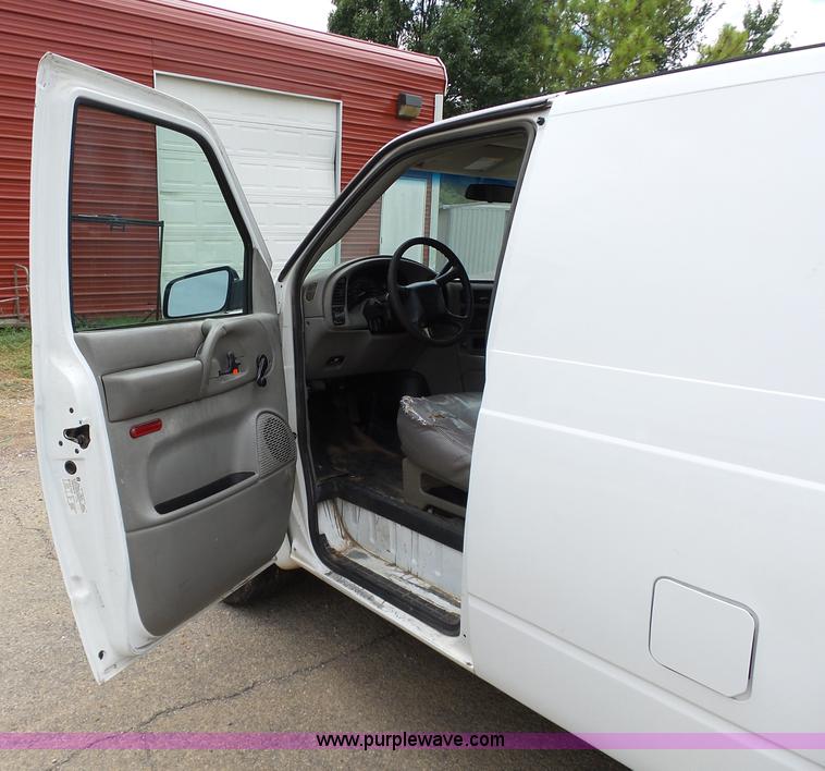 image for item AP9367 2004 Chevrolet Astro Extended Cargo van