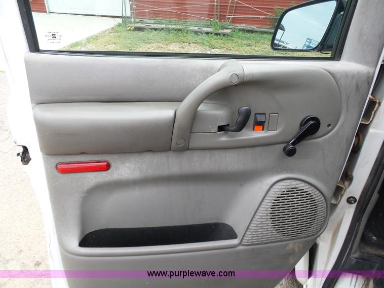 image for item AP9367 2004 Chevrolet Astro Extended Cargo van