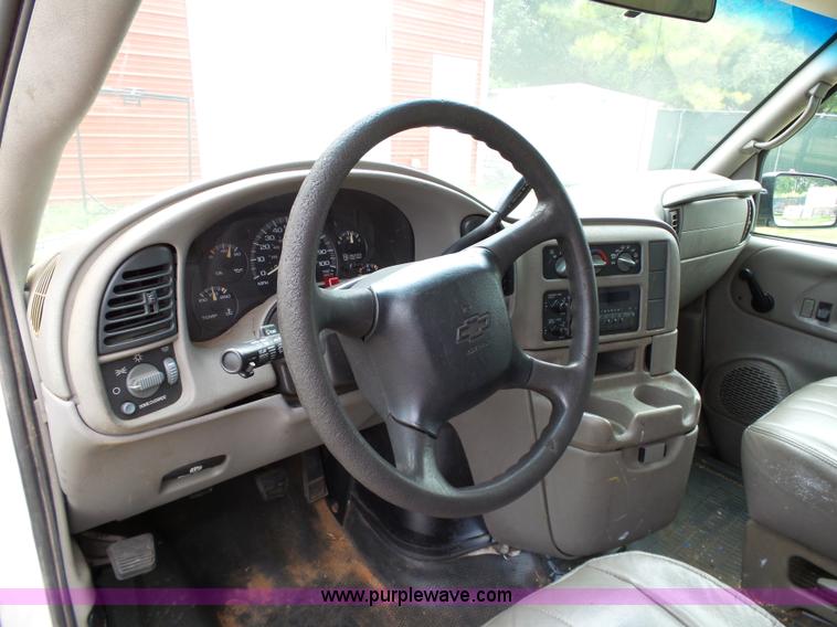 image for item AP9367 2004 Chevrolet Astro Extended Cargo van