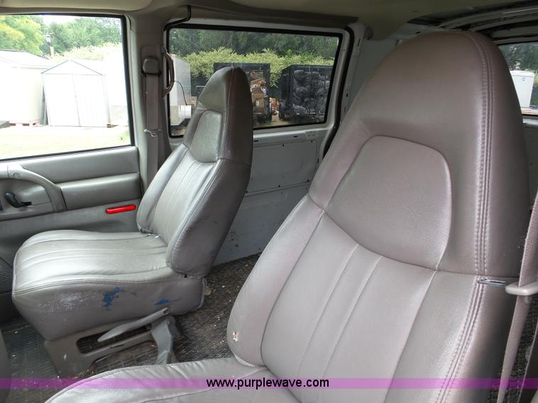 image for item AP9367 2004 Chevrolet Astro Extended Cargo van