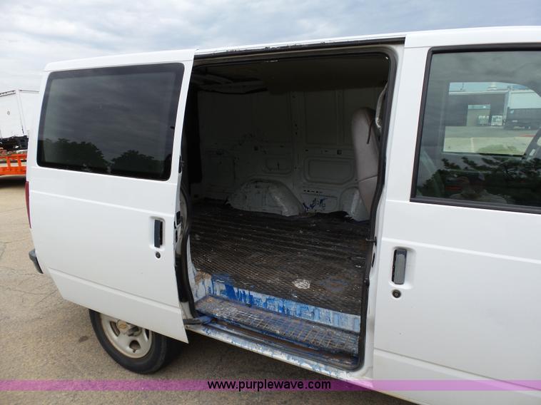 image for item AP9367 2004 Chevrolet Astro Extended Cargo van