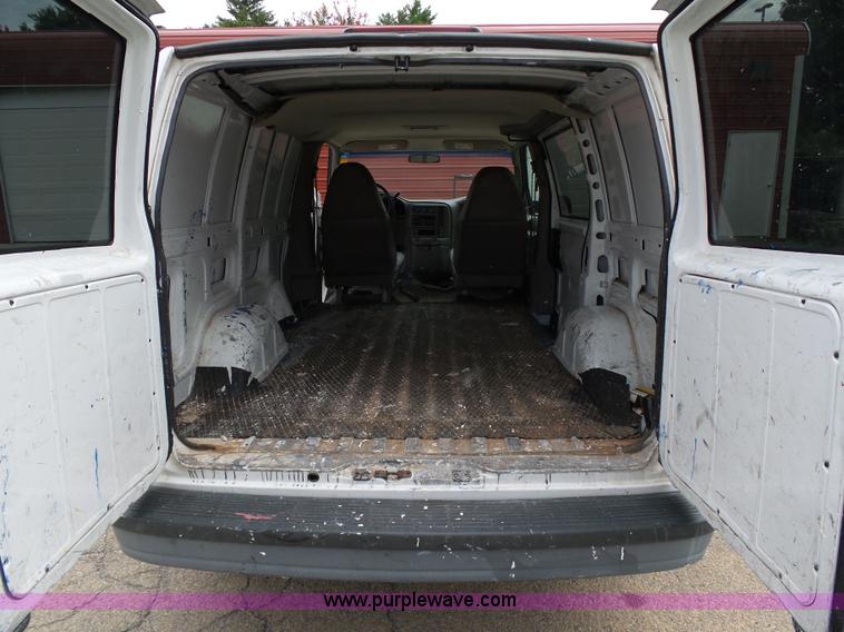 image for item AP9367 2004 Chevrolet Astro Extended Cargo van