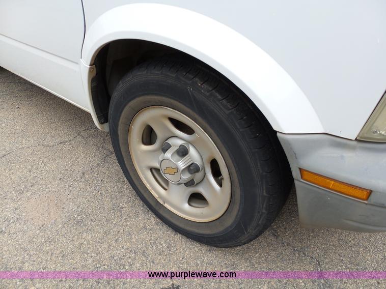 image for item AP9367 2004 Chevrolet Astro Extended Cargo van