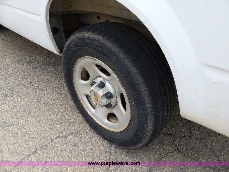 image for item AP9367 2004 Chevrolet Astro Extended Cargo van