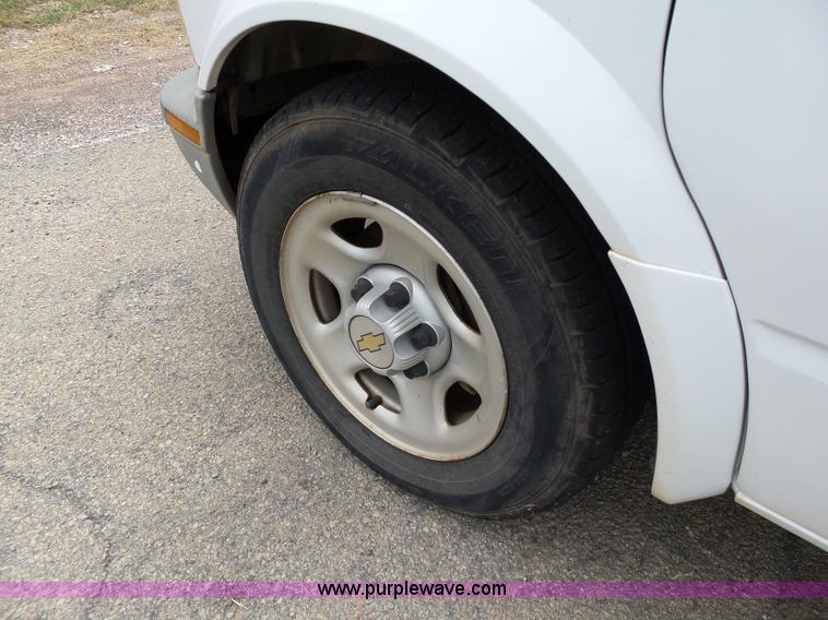 image for item AP9367 2004 Chevrolet Astro Extended Cargo van