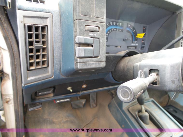 image for item AP9368 1991 Chevrolet S10 pickup truck