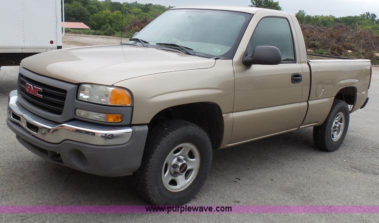 image for item AV9850 2004 GMC Sierra 1500 pickup truck