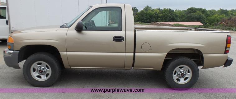image for item AV9850 2004 GMC Sierra 1500 pickup truck