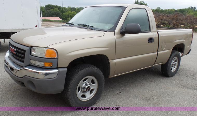 image for item AV9850 2004 GMC Sierra 1500 pickup truck
