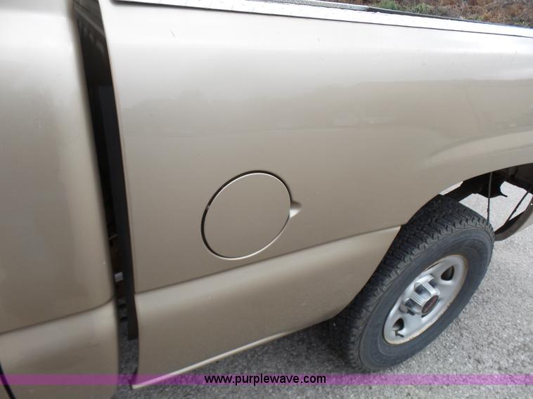 image for item AV9850 2004 GMC Sierra 1500 pickup truck