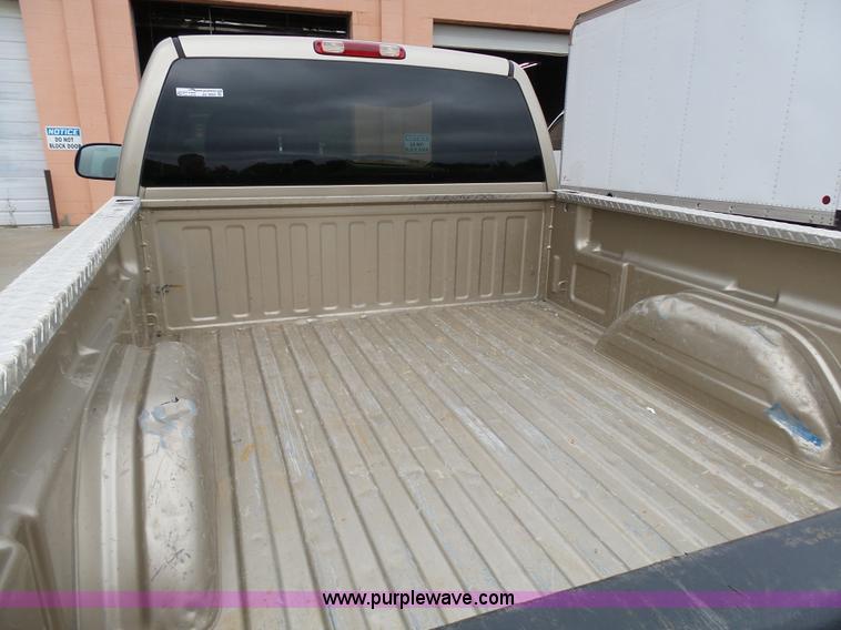 image for item AV9850 2004 GMC Sierra 1500 pickup truck