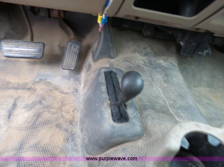 image for item AV9850 2004 GMC Sierra 1500 pickup truck