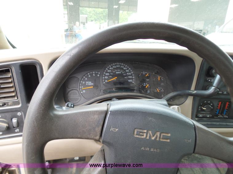 image for item AV9850 2004 GMC Sierra 1500 pickup truck