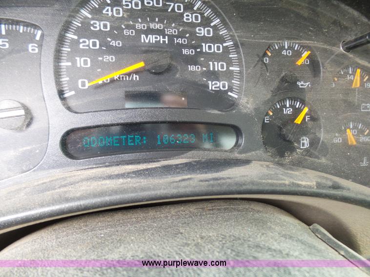 image for item AV9850 2004 GMC Sierra 1500 pickup truck