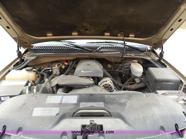 image for item AV9850 2004 GMC Sierra 1500 pickup truck