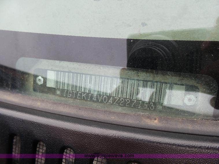 image for item AV9850 2004 GMC Sierra 1500 pickup truck