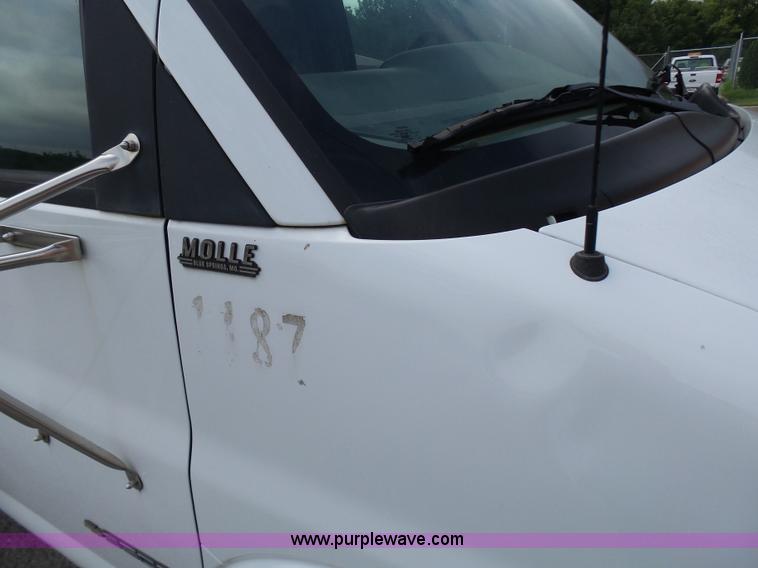 image for item AV9851 2000 Chevrolet Express G3500 box truck