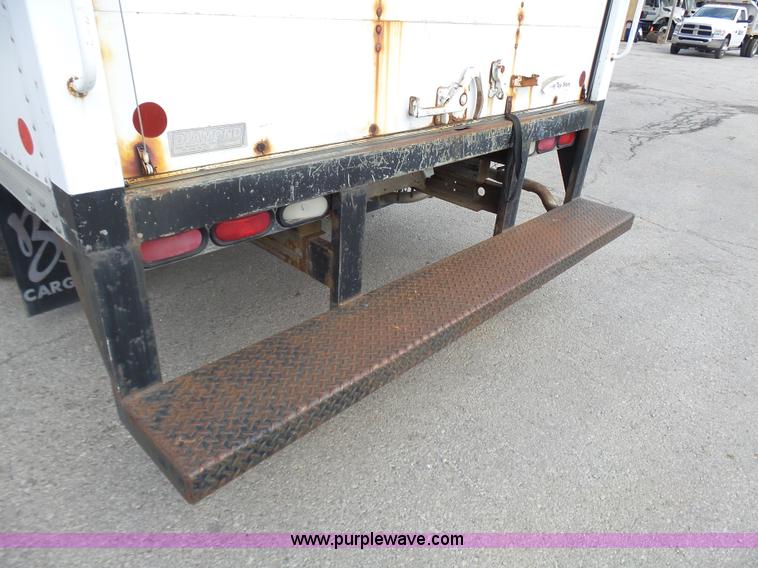 image for item AV9851 2000 Chevrolet Express G3500 box truck