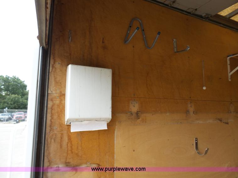 image for item AV9851 2000 Chevrolet Express G3500 box truck