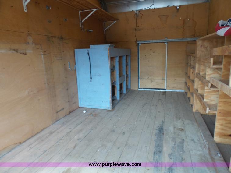 image for item AV9851 2000 Chevrolet Express G3500 box truck