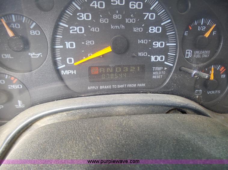 image for item AV9851 2000 Chevrolet Express G3500 box truck