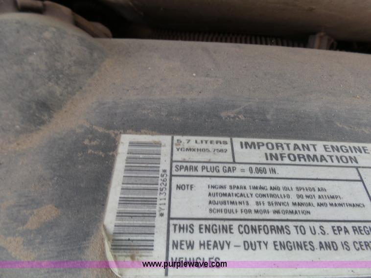 image for item AV9851 2000 Chevrolet Express G3500 box truck