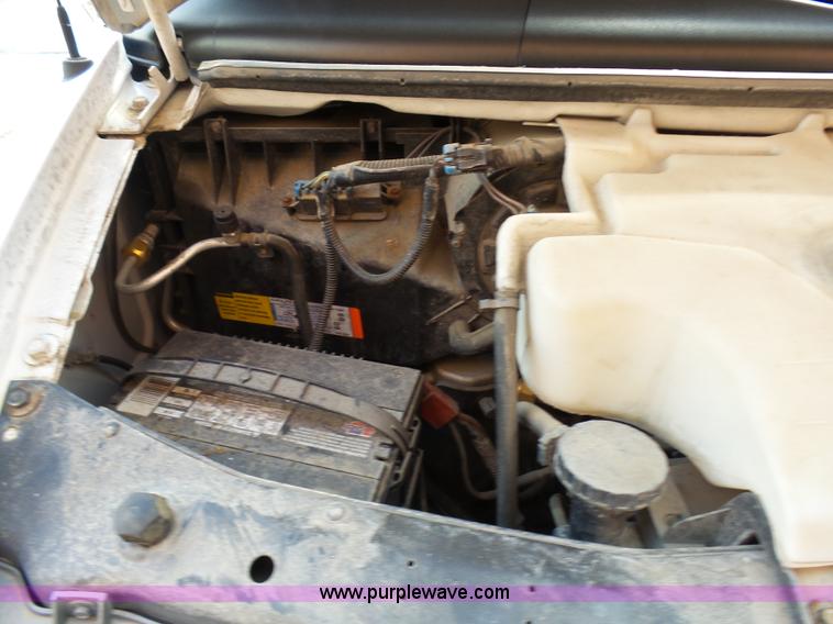 image for item AV9851 2000 Chevrolet Express G3500 box truck