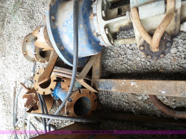 Mueller water main tap machine in Gladstone, MO Item AV9877 sold Purple Wave