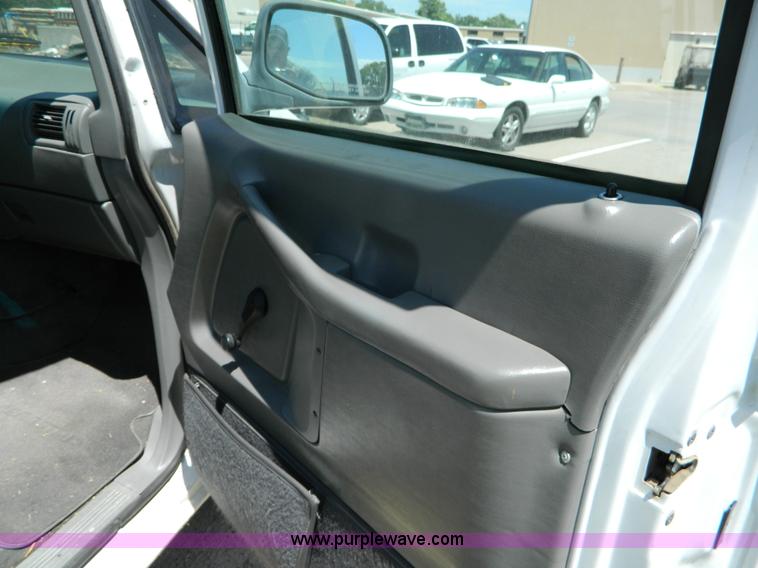 image for item AX9504 1997 Ford Aerostar van