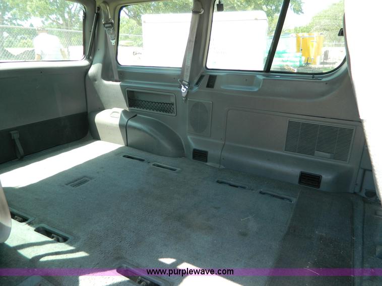 image for item AX9504 1997 Ford Aerostar van