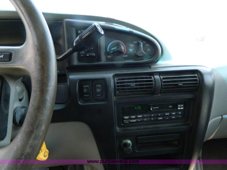 image for item AX9504 1997 Ford Aerostar van