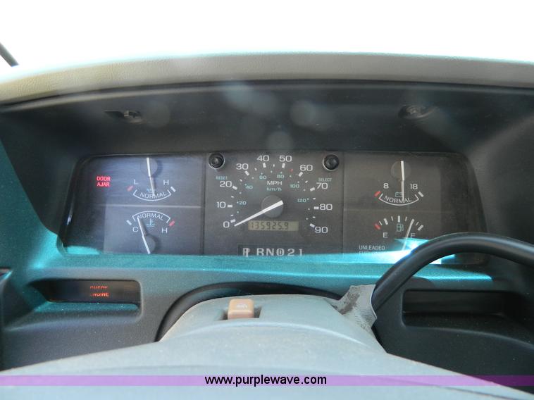 image for item AX9504 1997 Ford Aerostar van