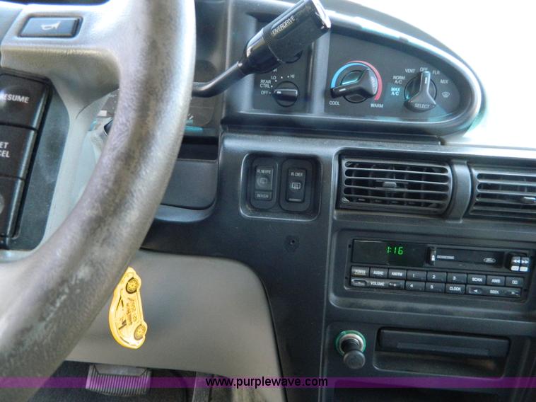 image for item AX9504 1997 Ford Aerostar van