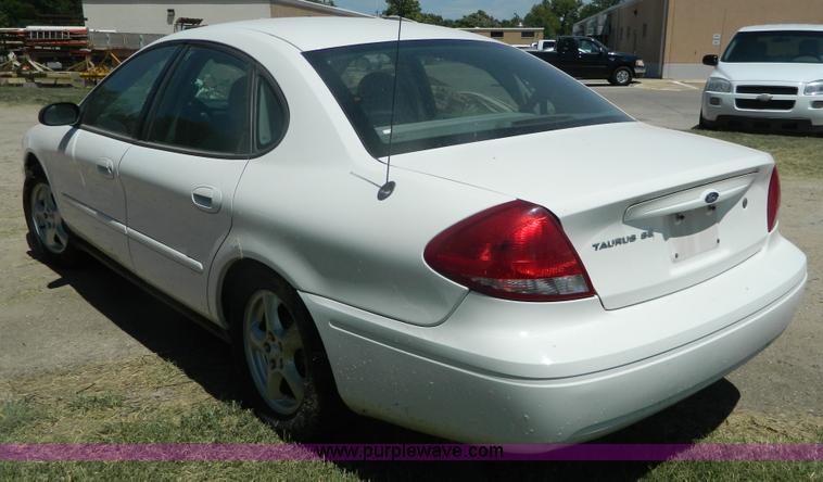 image for item AX9505 2006 Ford Taurus SE