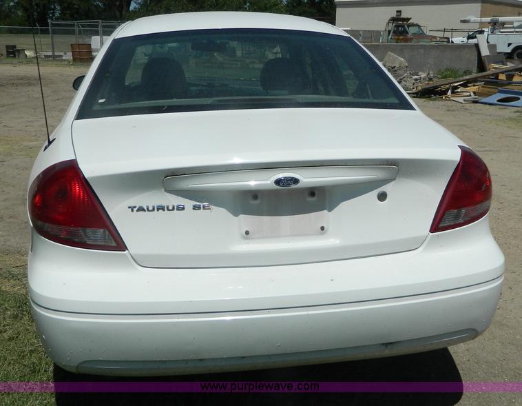 image for item AX9505 2006 Ford Taurus SE