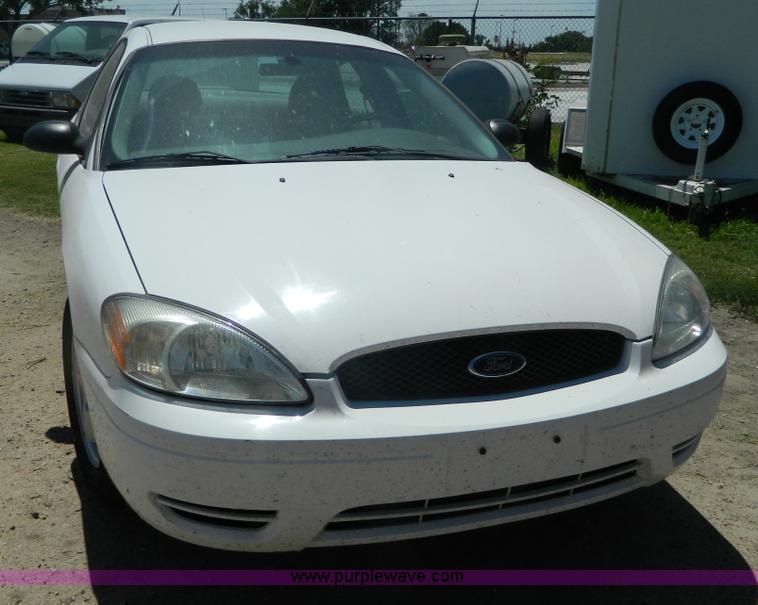 image for item AX9505 2006 Ford Taurus SE