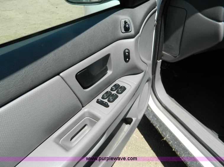 image for item AX9505 2006 Ford Taurus SE