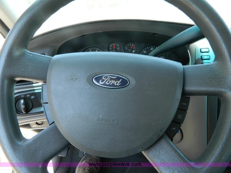 image for item AX9505 2006 Ford Taurus SE