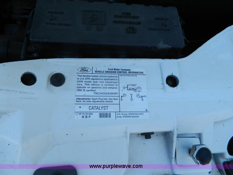 image for item AX9505 2006 Ford Taurus SE