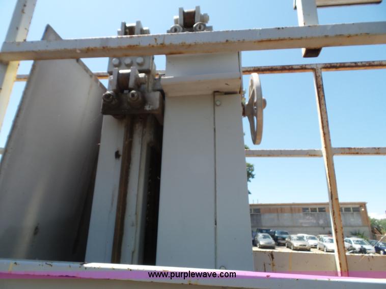 image for item BG9309 1996 Lift-a-loft MCL24.0-4 vertical lift