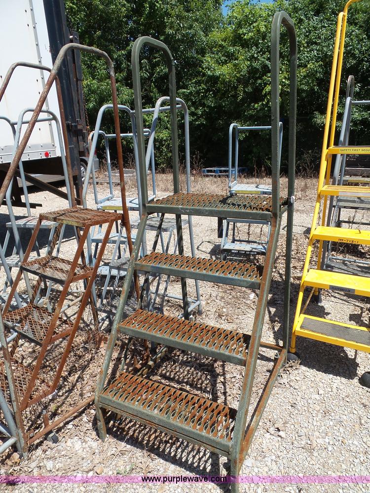 image for item BG9311 (22) safety ladders