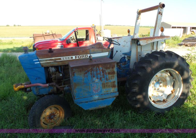 image for item BG9401 Ford 5600 tractor with side mower