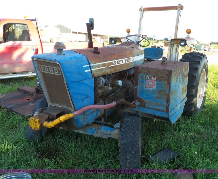 image for item BG9401 Ford 5600 tractor with side mower