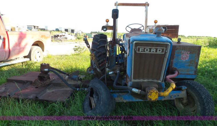 image for item BG9401 Ford 5600 tractor with side mower