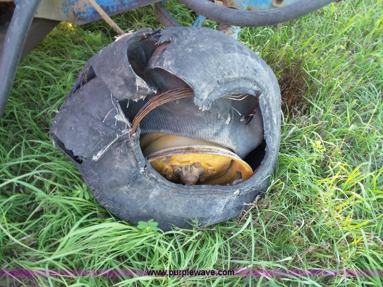 image for item BG9401 Ford 5600 tractor with side mower